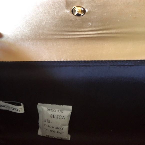 🔥$10 VICTORIA SECRET🔥 - Picture 4 of 4